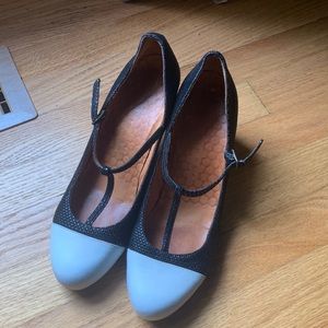 CHIE MIHARA Black and white MARY JANE PUMPS size 40